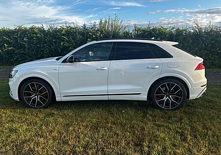 Audi Q8 55 TFSI e quattro tiptronic -
