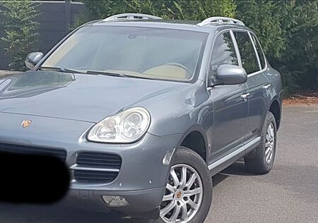 Porsche Cayenne - -