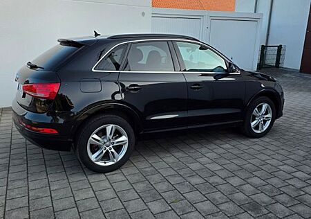 Audi Q3 2.0 TDI S-Line S Tronic Quattro Sport 8 Fach