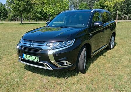 Mitsubishi Outlander 2.4 MIVEC PLUG-IN HYBRID 4WD Plus ...