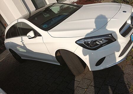 Mercedes-Benz CLA 180 Shooting Brake -