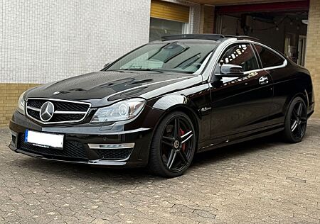 Mercedes-Benz C 63 AMG Coupe Black S+Tüv