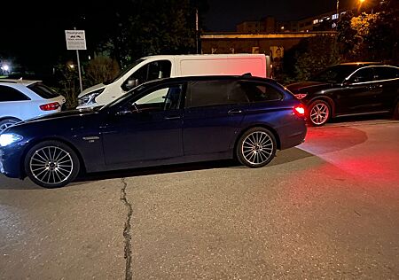 BMW 520d xDrive Touring A Luxury Line Luxury Line
