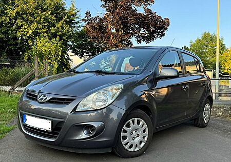 Hyundai i20 1.2 Classic Classic 8-fach bereift