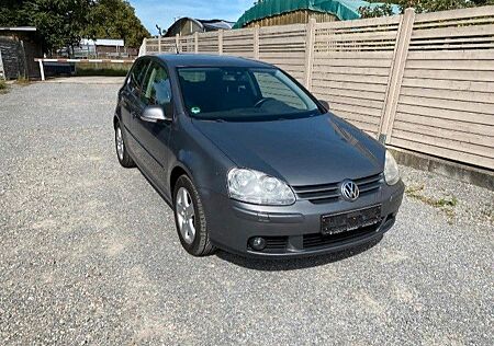 VW Golf Volkswagen V Lim. United