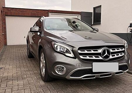 Mercedes-Benz GLA 180 -