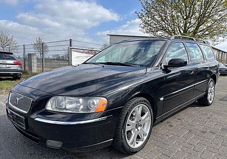 Volvo V70 Kombi D5 AWD Summum Automatik*Navi*