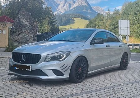 Mercedes-Benz CLA 200 AMG STYLE
