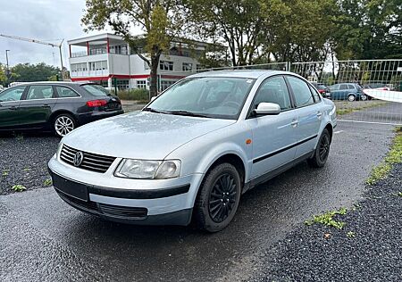 VW Passat Volkswagen - 1.6 Lim.*PDC*TÜV