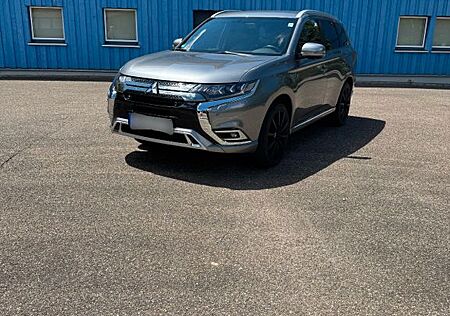 Mitsubishi Outlander 2.4 MIVEC PHEV 4WD PLUS SPIRIT