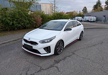 Kia Pro_ceed ProCeed 1.6 T-GDI DCT GT 204 PS JBL LED ACC