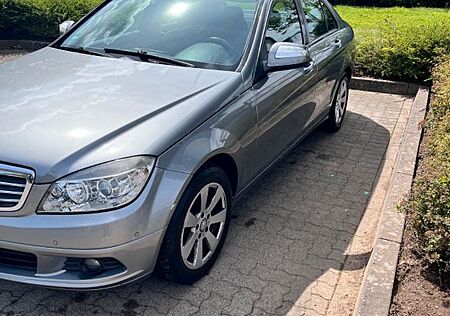 Mercedes-Benz C 200 KOMPRESSOR -AUTOMATIK - TÜV