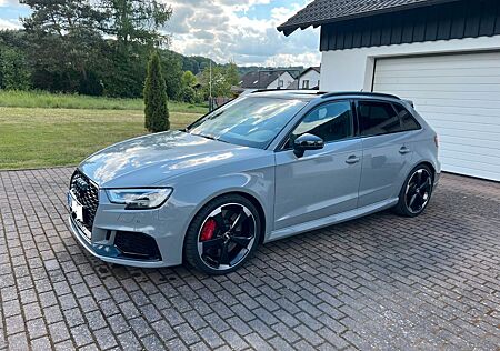 Audi RS3 Sportback *PANO*RS-ABGAS*MAGNETIC-RIDE*NAVI*