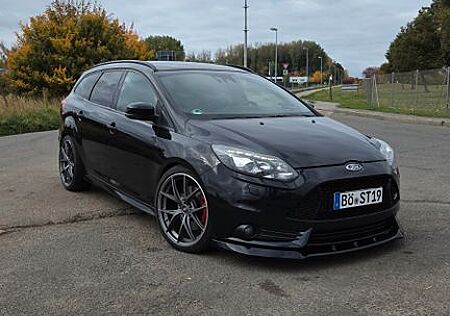 Ford Focus gebraucht kaufen Ford Focus 2,0 EB ST Leder-Exklusiv-Paket Turnier ST