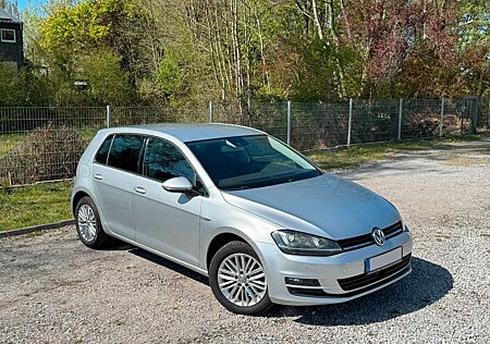 VW Golf Volkswagen VII Lim. Cup |XENON*NAVI*AHK*STHZG*ACC*KAM*