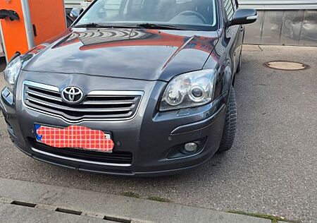 Toyota Avensis Combi Executive 2,2-l-D-CAT Executive