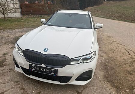 BMW 330e Touring M Sport Automatic / Laser/360°/FULL