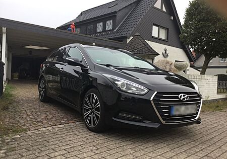 Hyundai i40 2.0 GDI Premium Lückenlos Scheckh./AHK/Leder