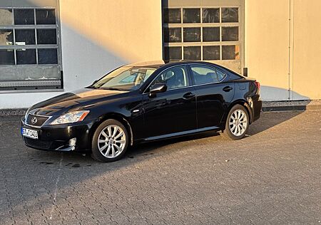 Lexus IS 220 IS 220d