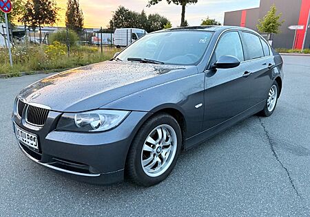 BMW 325i - Grau Metallic