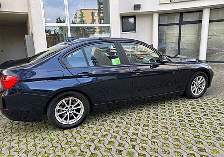 BMW 320i -