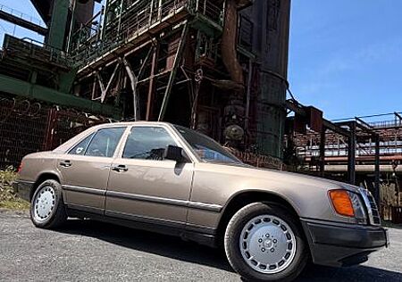 Mercedes-Benz 260E