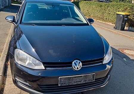 VW Golf Volkswagen 1.2 TSI 77 kW BMT Trendline Trendline