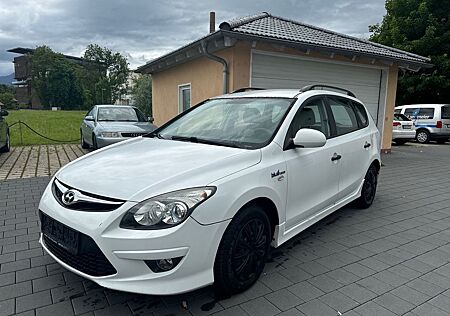 Hyundai i30 CW blue 1.6 CRDi Style Euro5 KLIMA