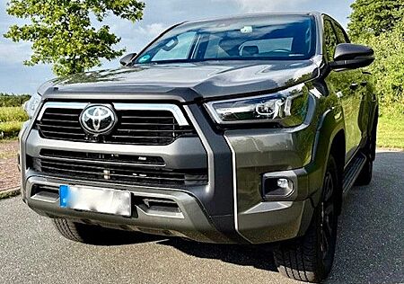 Toyota Hilux Invincible 2.8 4x4