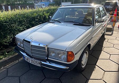 Mercedes-Benz E 200 W123 *H-Zulassung*Automatik