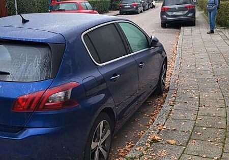 Peugeot 308 BlueHDi 130 EAT8 Allure Allure