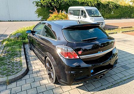 Opel Astra GTC OPC