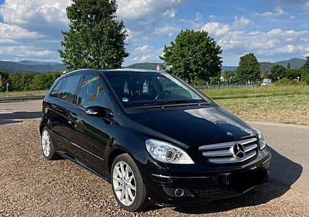 Mercedes-Benz B 200 - TÜV neu, etliche Teile neu