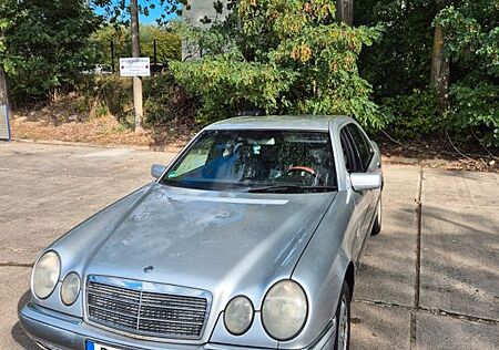 Mercedes-Benz E 240 ELEGANCE Elegance