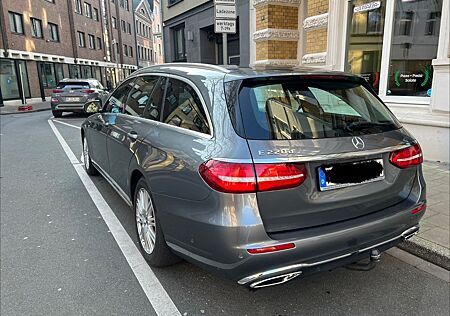 Mercedes-Benz E 220 d T Autom. -