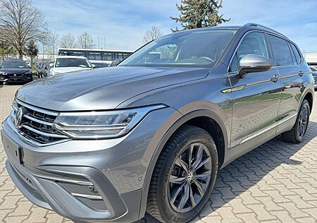 VW Tiguan Allspace Volkswagen Life 4Mot Virtual Navi AHK Kamer