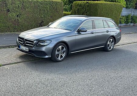 Mercedes-Benz E 200 T Autom. -Avantgarde-Navi/Kamera/AHK