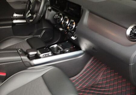 Mercedes-Benz CLA 200 4MATIC DCT -