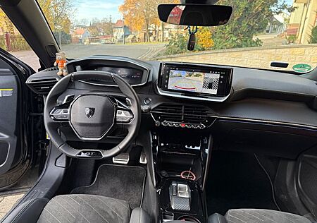 Peugeot 2008 PureTech 130 EAT8 GT