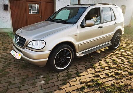 Mercedes-Benz ML 320 218 PS 188000 KM Goldmetallic Automatik