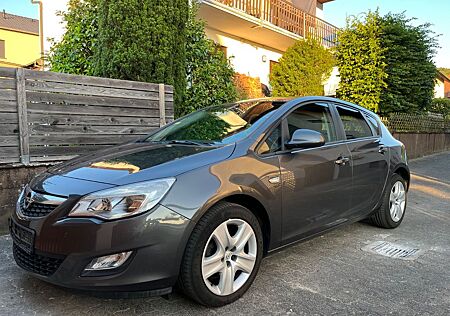 Opel Astra 1.4 Turbo PDC/SHZ/Temp/Klima/Scheckheft
