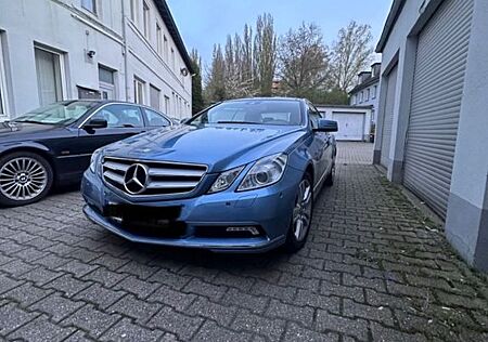 Mercedes-Benz E 350 Coupé CGI BlueEFFICIENCY AVANTG....