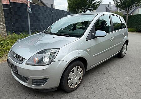 Ford Fiesta 1,3 51 kW Silver Magic TÜV
