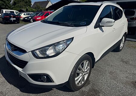 Hyundai ix35 2.0 2WD/1.Hand/KeylessGo/PDC/SZH/Tempomat