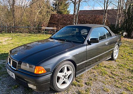 BMW 325i Cabriolet