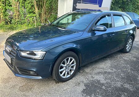 Audi A4 Avant Attraction NAVI XENON PDC SHZG TEMPOMAT