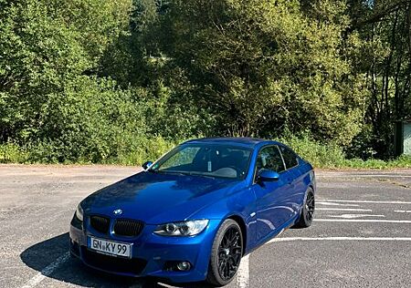 BMW 325i E92 Le Mans Blau M-Paket