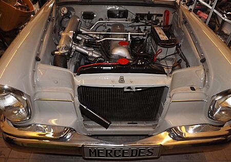 Mercedes-Benz 220 SEB "Große Heckflosse"