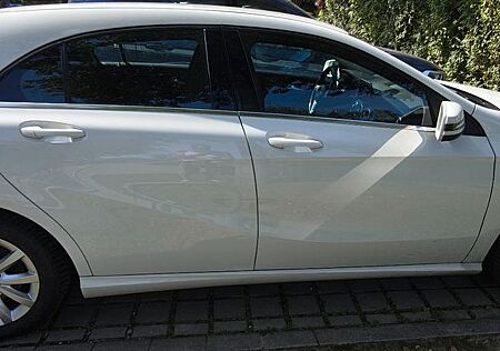 Mercedes-Benz A 180 BlueEFFICIENCY Style Edition Style Edition