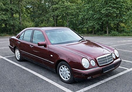 Mercedes-Benz E 200 ELEGANCE Elegance